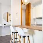 Apartman Home2book Cozy Urban Retreat With Balcony