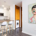 Apartman Home2book Cozy Urban Retreat With Balcony *