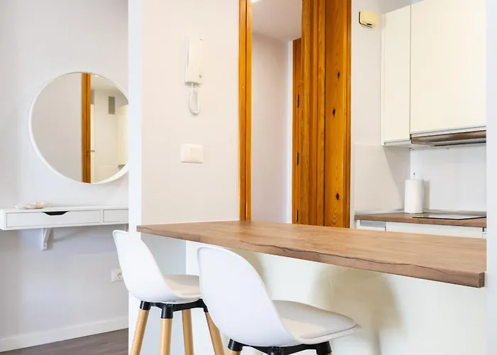 Апартаменты Home2book Cozy Urban Retreat With Balcony